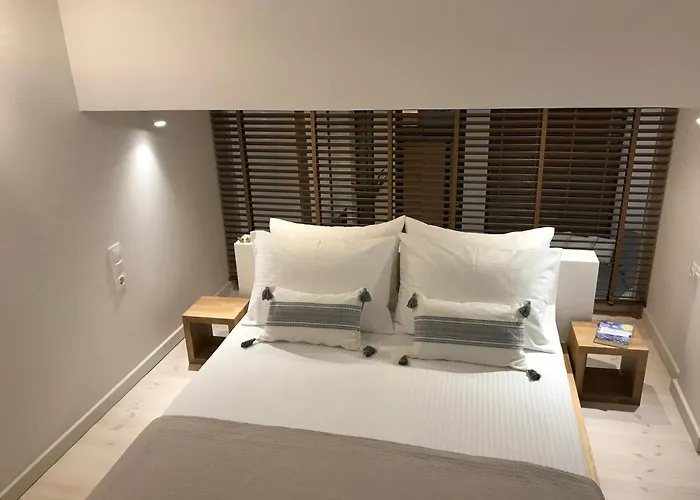 Fourteen Seasons House *